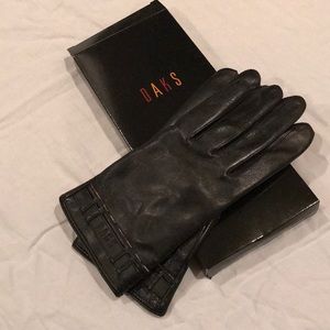 DAKS black leather gloves size 21